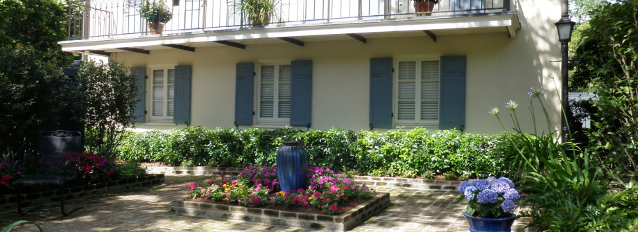 new orleans front courtyard