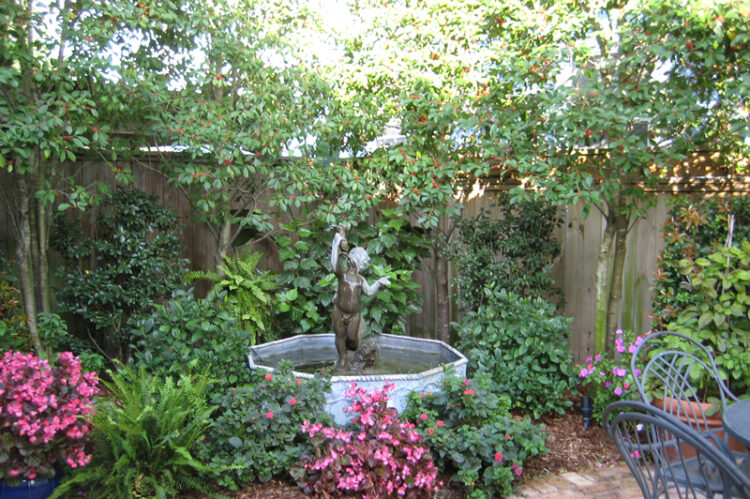 fountain in uptown new orleans coutryard