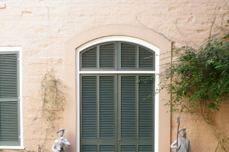 New Orleans style Courtyard with seating