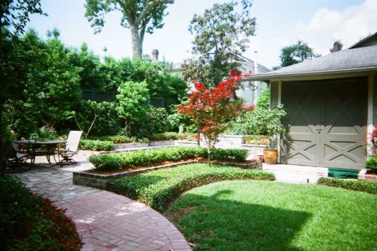 new orleans lush garden