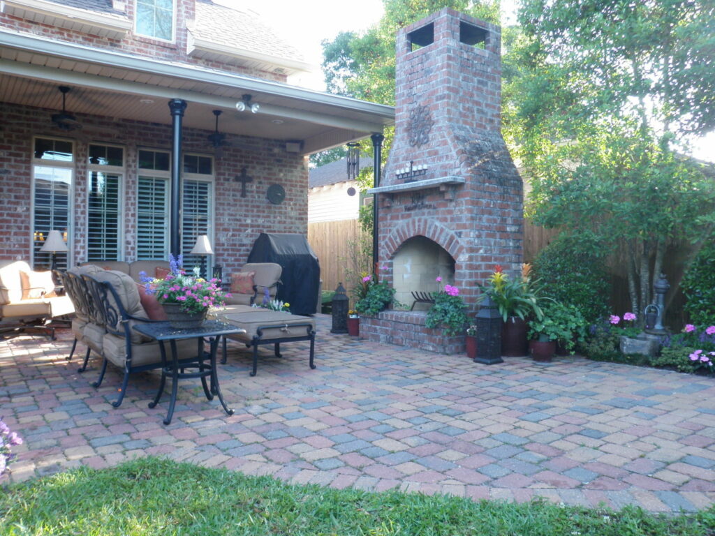 New Orleans style landscape with black wrought iron porch columns